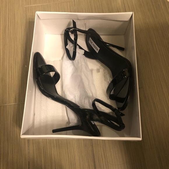 Steve Madden Black Sandals - Picture 6 of 8